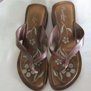 Ladies Size 7 Thong Sandals as is-- 2 For $15.00